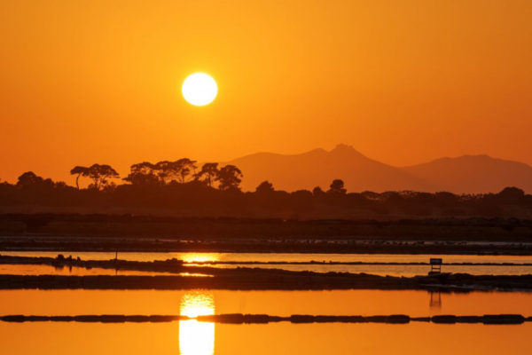 sunset-at-the-saltpans-of-trapani-P3RJGGH-1024x682